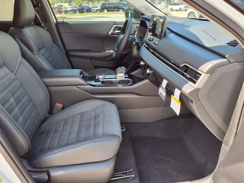 Used 2026 Mitsubishi Outlander AWD image 9