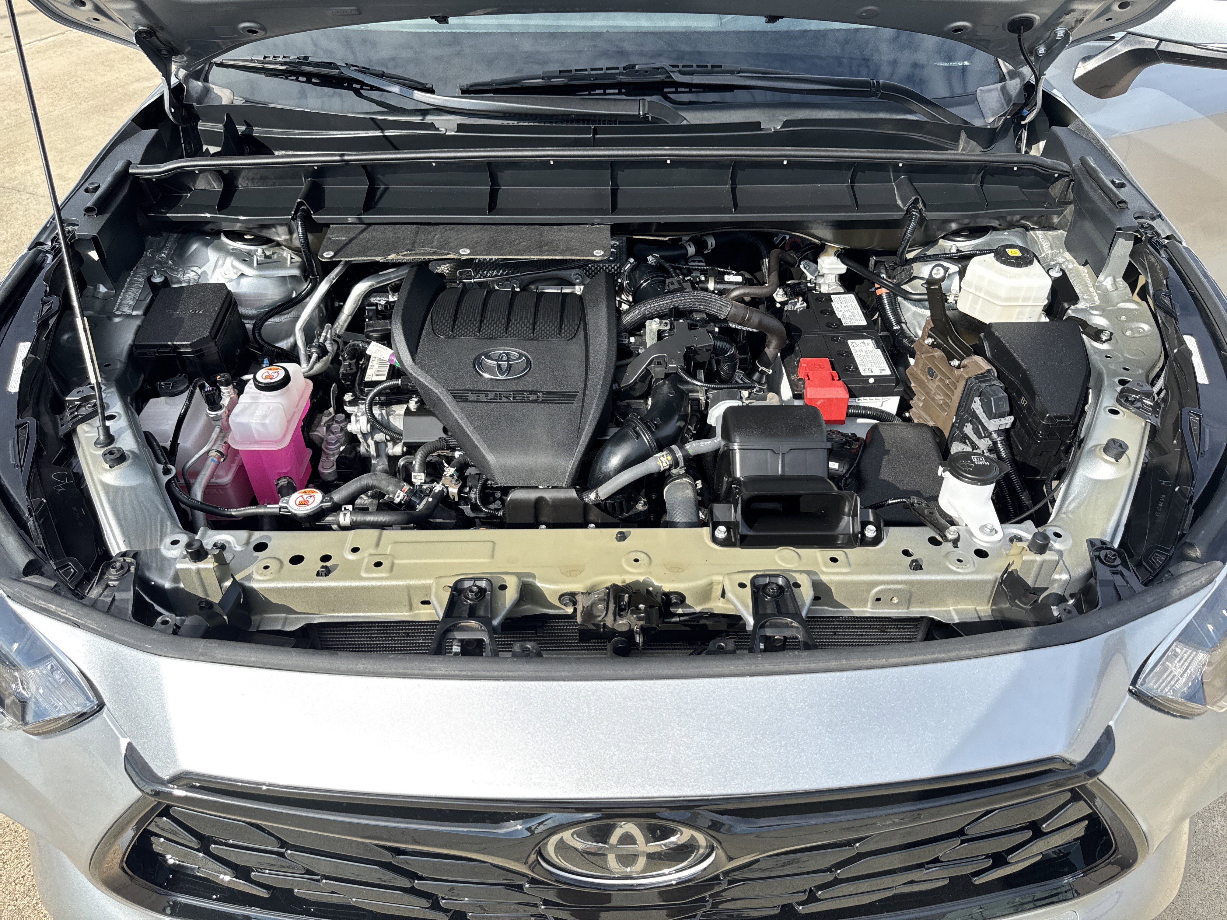 Used 2024 Toyota Highlander LE image 41