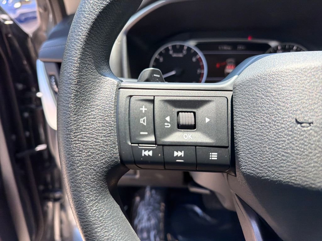 Used 2025 Nissan Rogue S FWD image 18