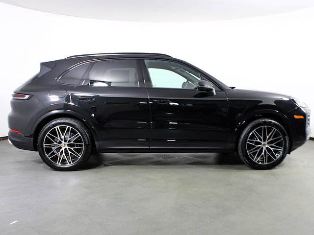 Certified 2025 Porsche Cayenne image 8