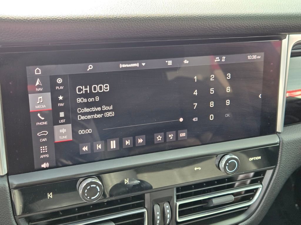 Used 2022 Porsche Macan image 27