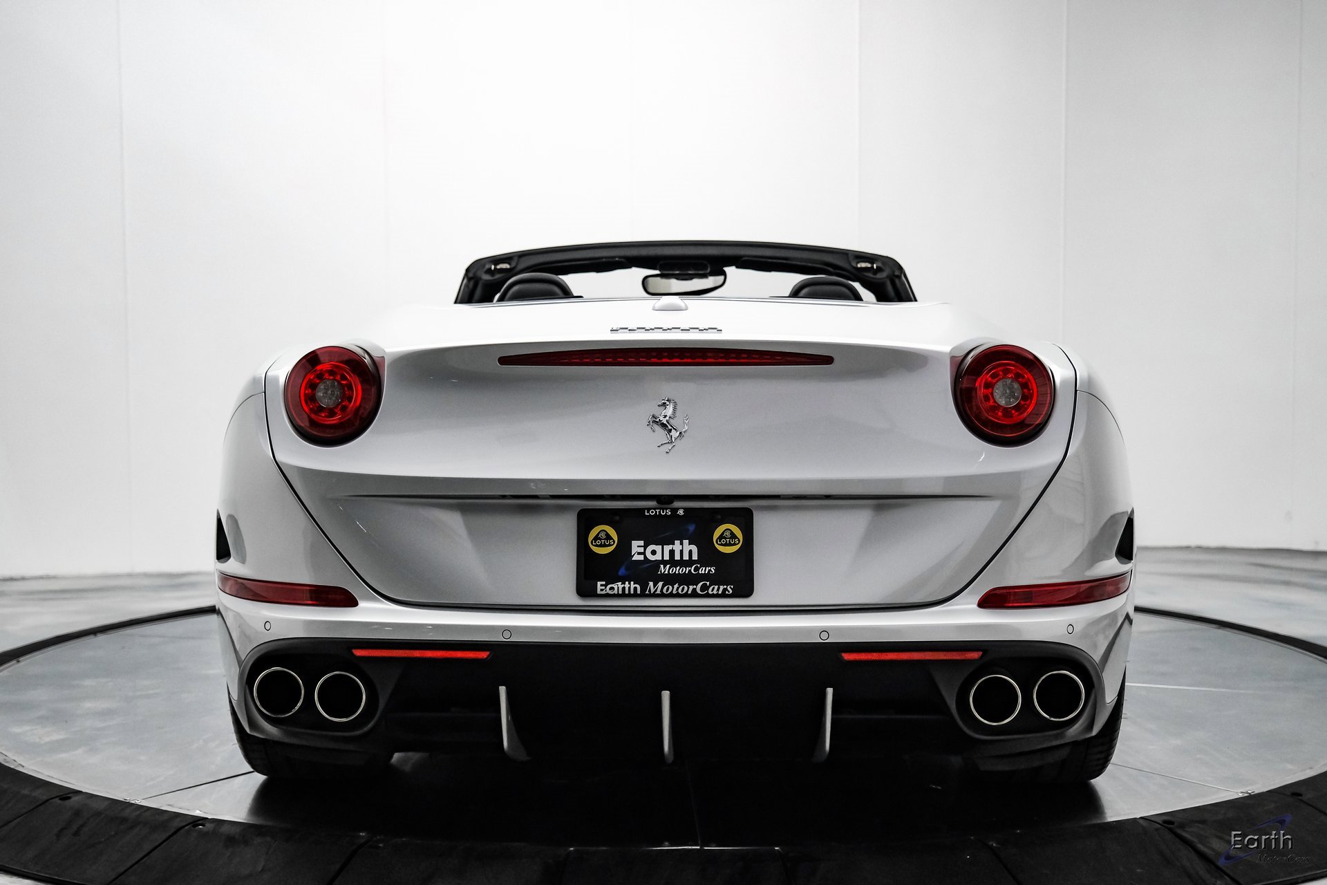 Used 2016 Ferrari California T image 16