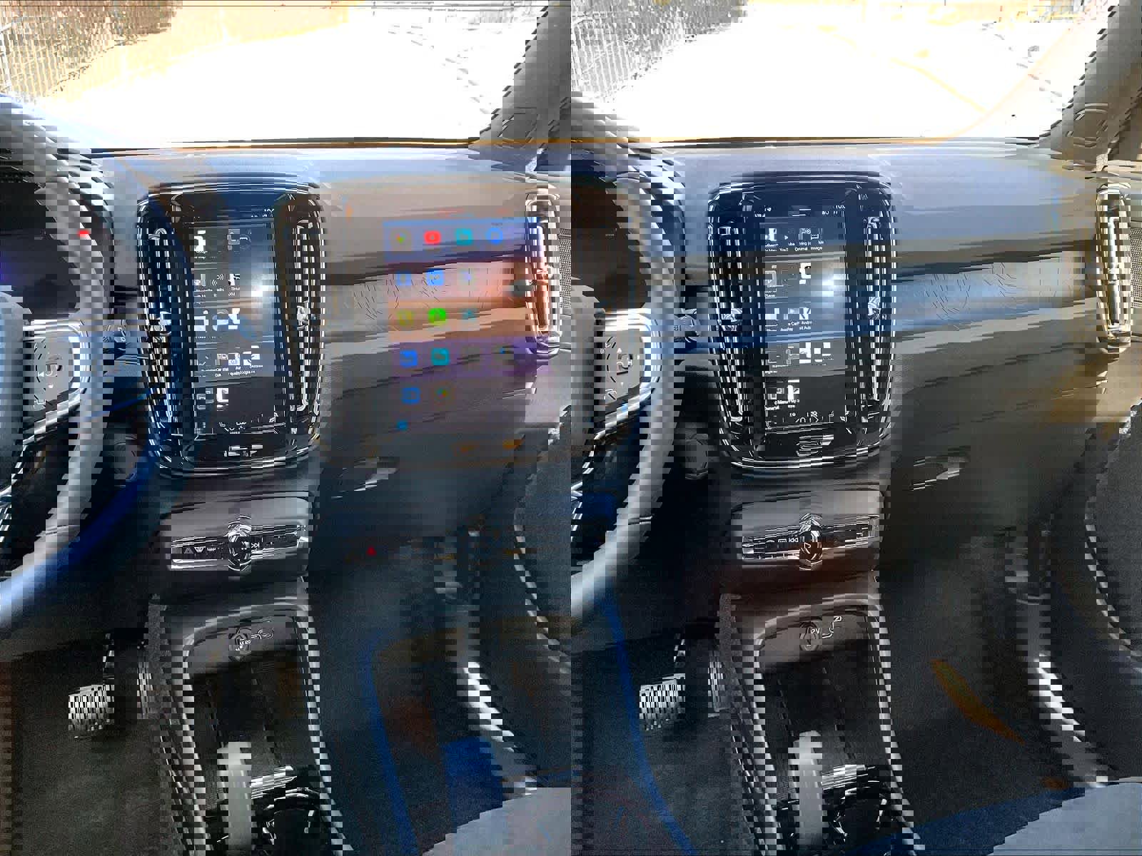 Used 2023 Volvo XC40 Recharge Plus w/ Protection Package Premier image 9