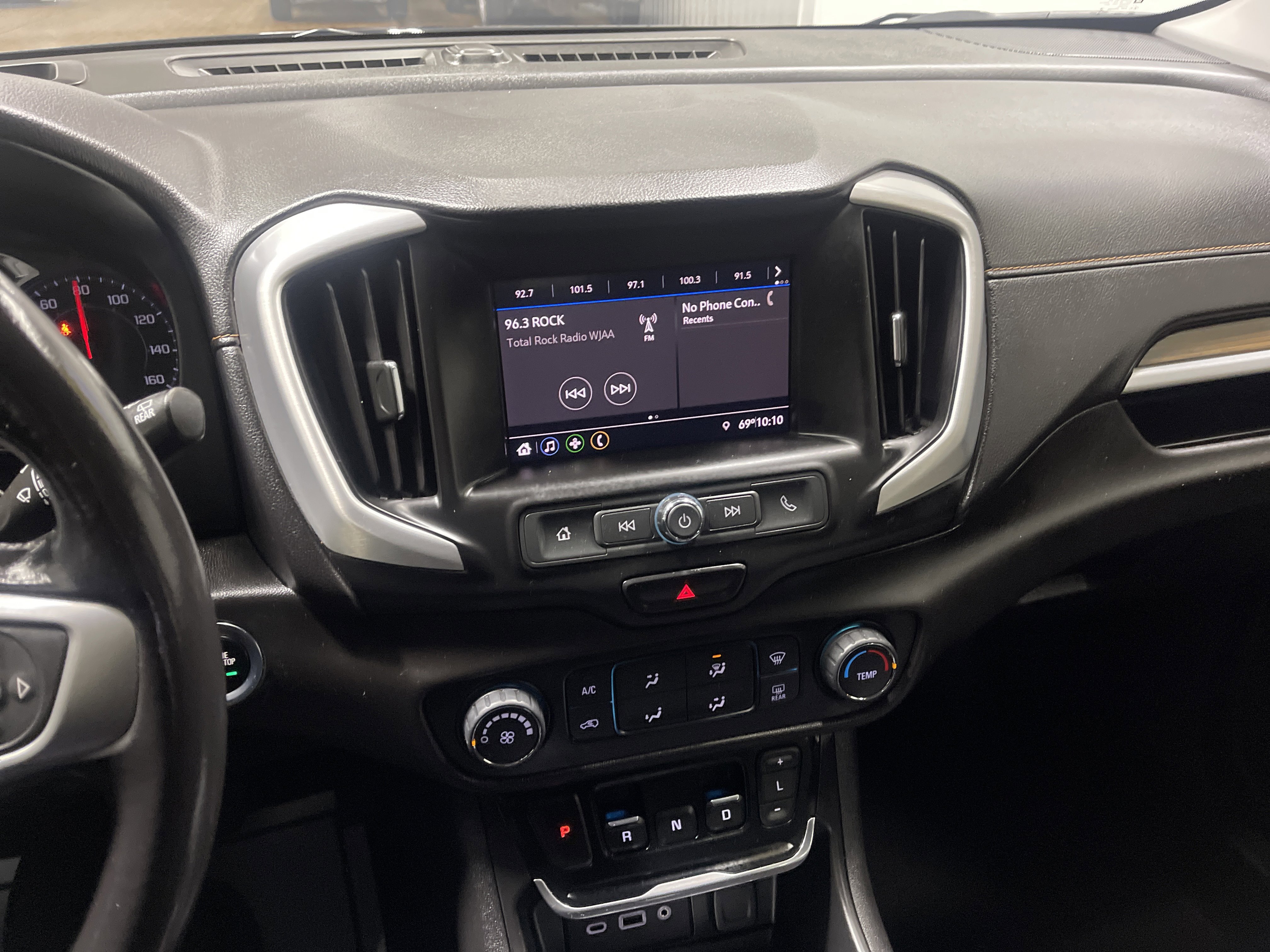 Used 2020 GMC Terrain SLE w/ Elevation Edition image 30