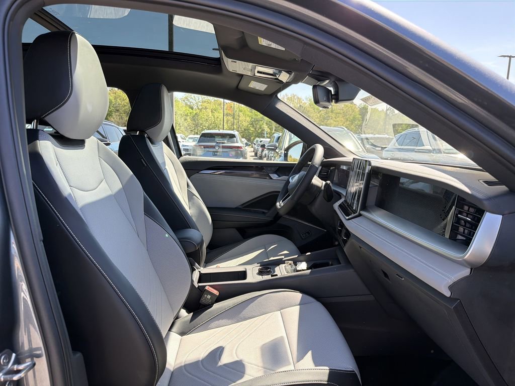 New 2026 Volkswagen Tiguan SE R-Line FWD image 18