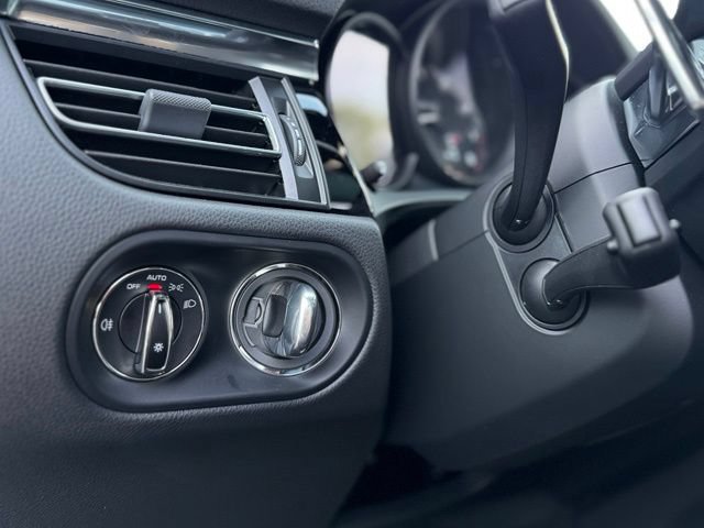 Certified 2026 Porsche Macan AWD/4WD image 17