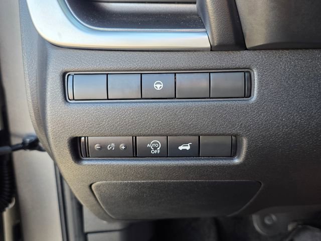 Used 2024 Nissan Rogue SV image 39