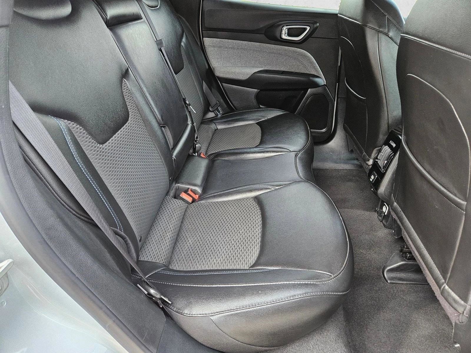 Used 2024 Jeep Compass Latitude AWD/4WD image 19