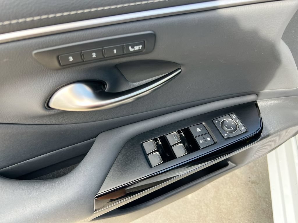 Certified 2023 Lexus ES 350 F Sport w/ Accessory Package (Z2) FWD image 11