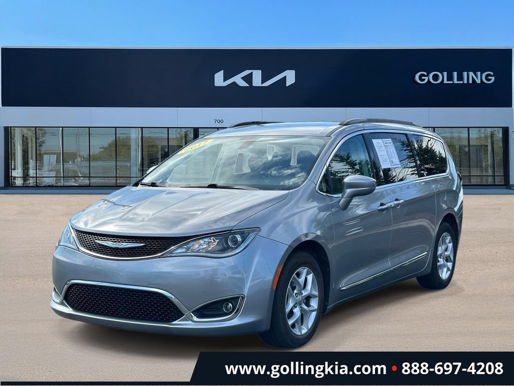 Used 2017 Chrysler Pacifica Touring-L w/ Tire & Wheel Group FWD image 5