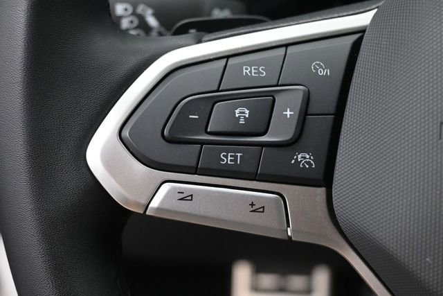 Used 2024 Volkswagen Atlas Peak Edition SE AWD/4WD image 17
