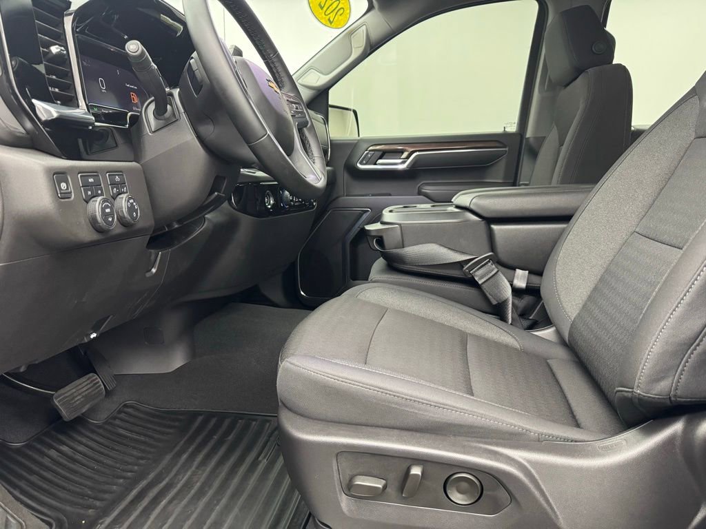 Used 2024 Chevrolet Silverado 1500 LT image 15