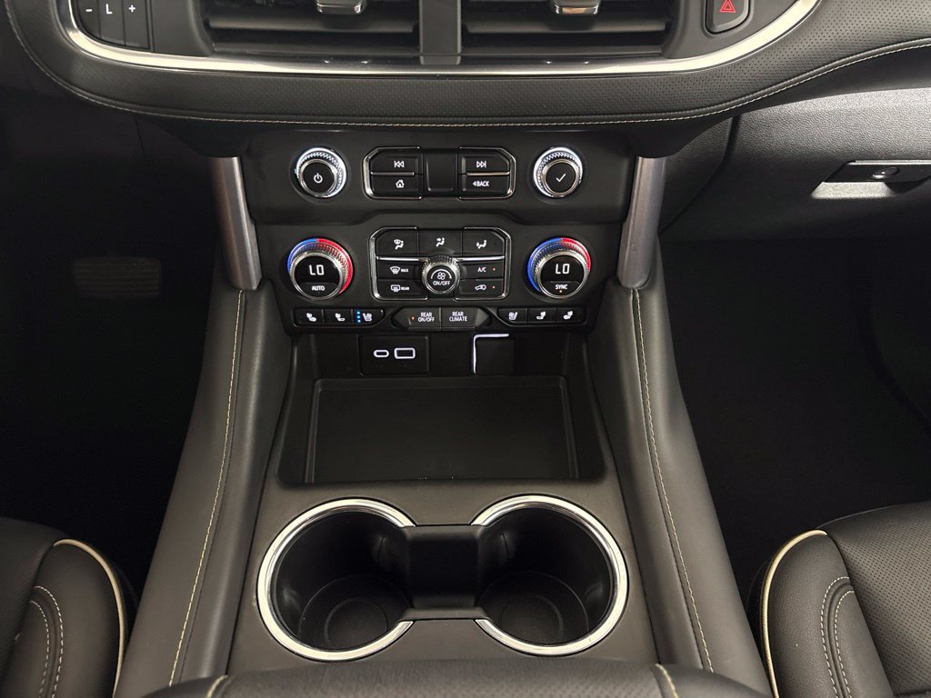 Used 2024 GMC Yukon SLT w/ SLT Luxury Package RWD image 13