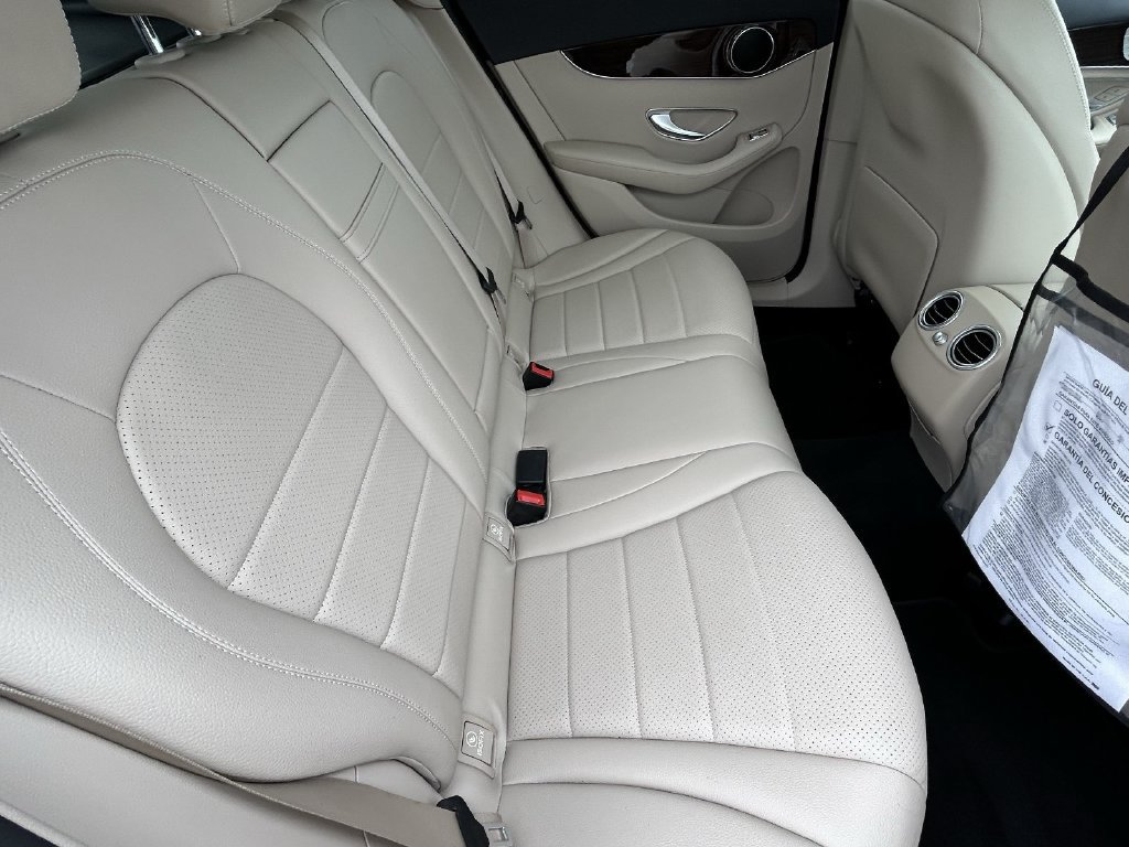 Used 2021 Mercedes-Benz GLC 300 4MATIC image 11