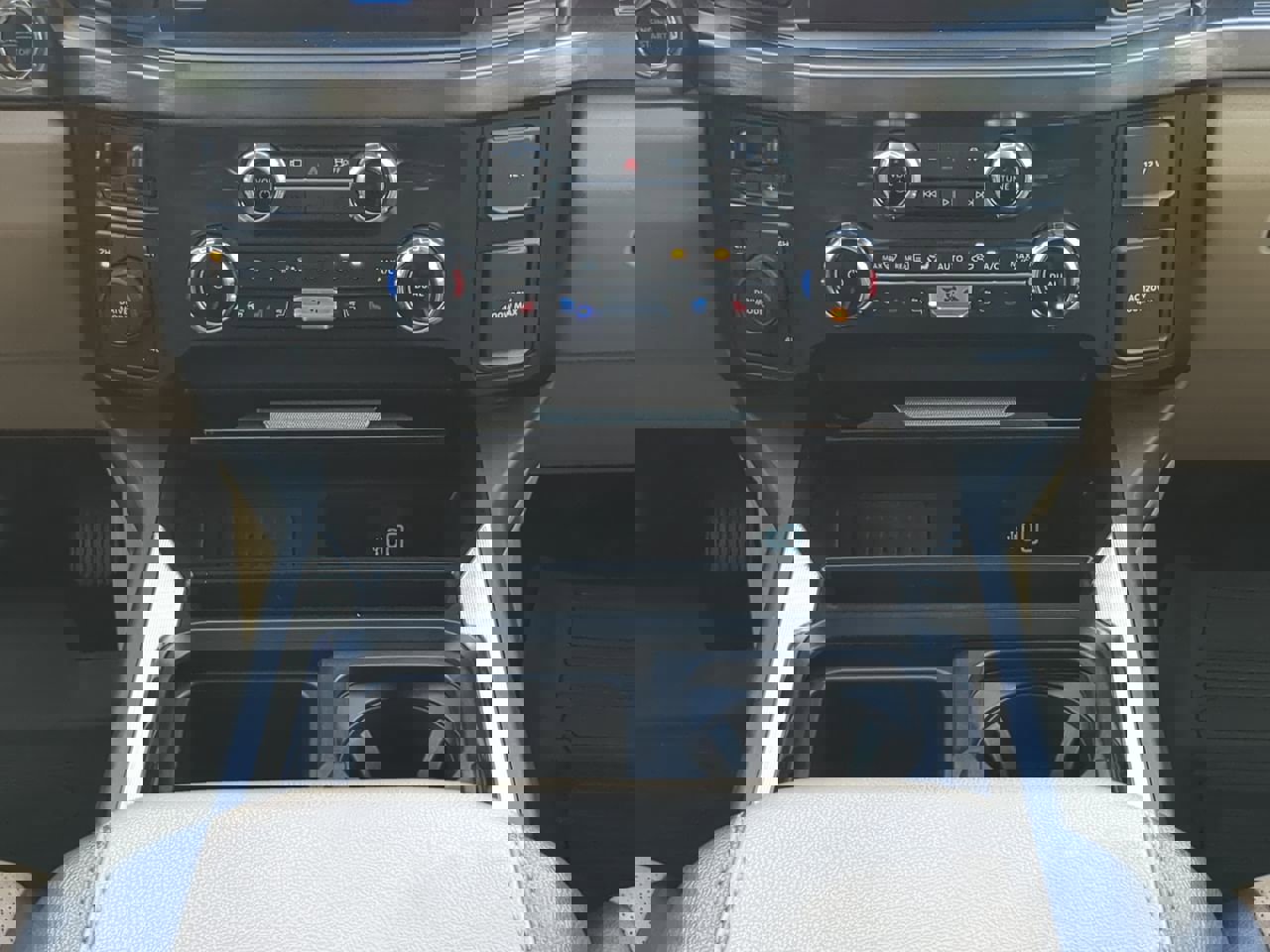 Used 2025 Ford F450 Lariat w/ Lariat Ultimate Package AWD/4WD image 17