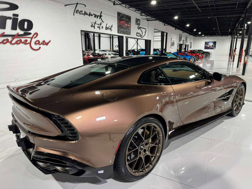 Used 2025 Aston Martin Vanquish image 7