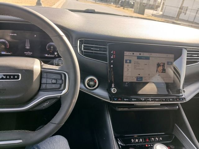 Used 2023 Jeep Wagoneer Series III w/ Premium Group I image 31