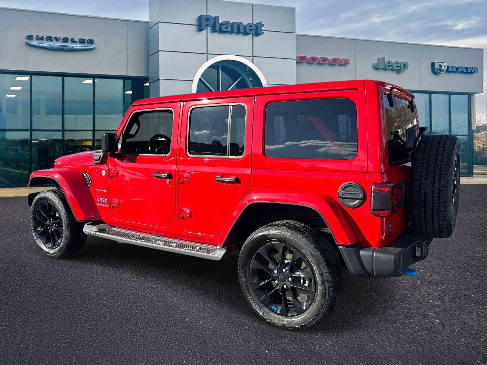 Used 2023 Jeep Wrangler Unlimited Sahara w/ Cold Weather Group image 3