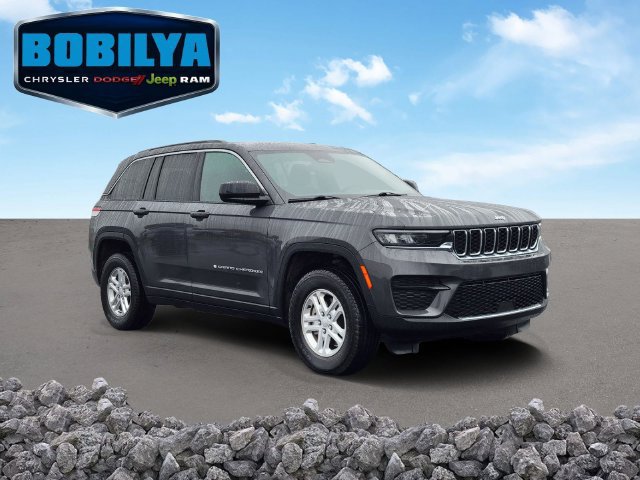 Used 2025 Jeep Grand Cherokee Laredo AWD/4WD image 2