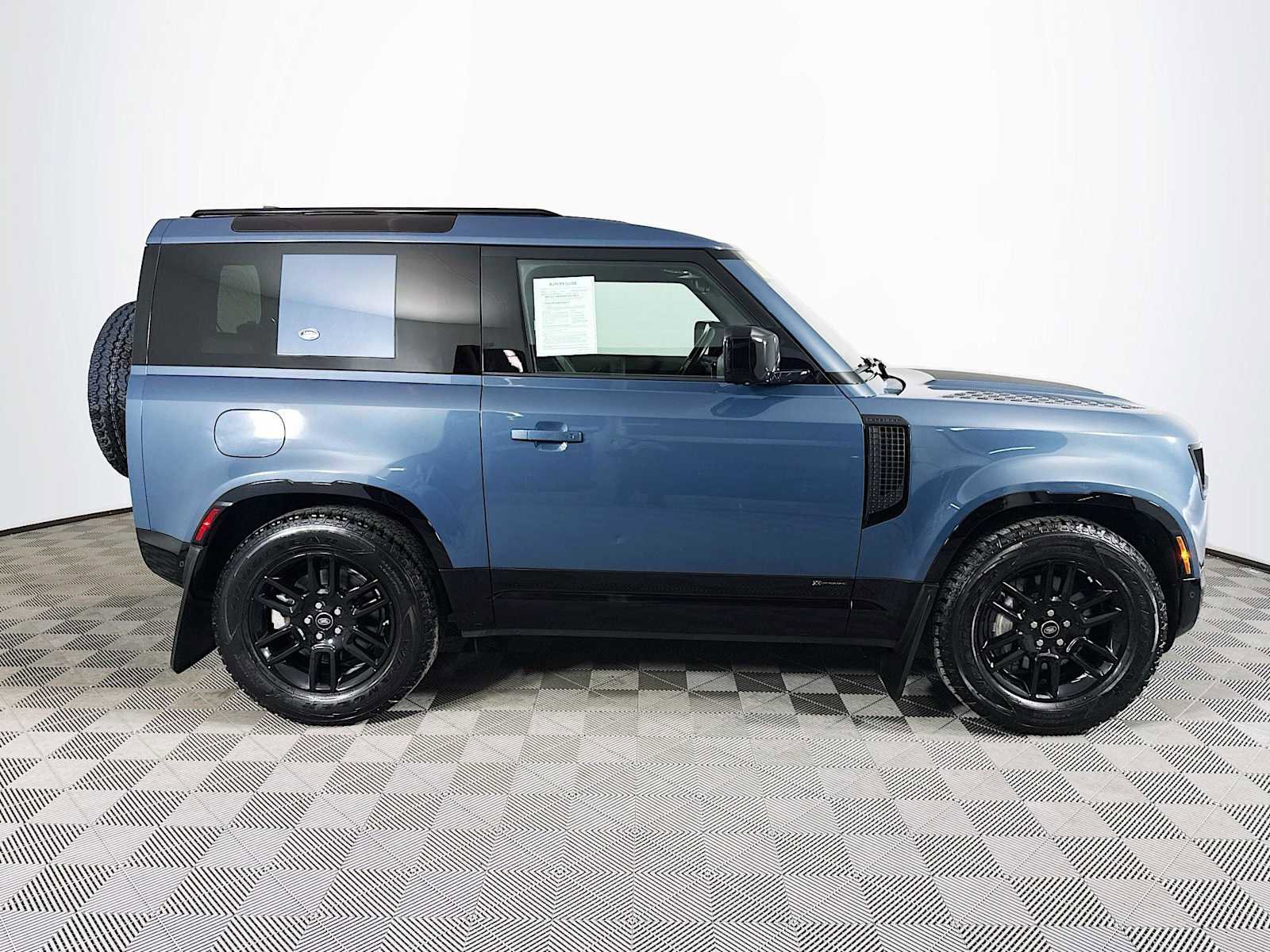 Used 2021 Land Rover Defender 90 X-Dynamic S image 4