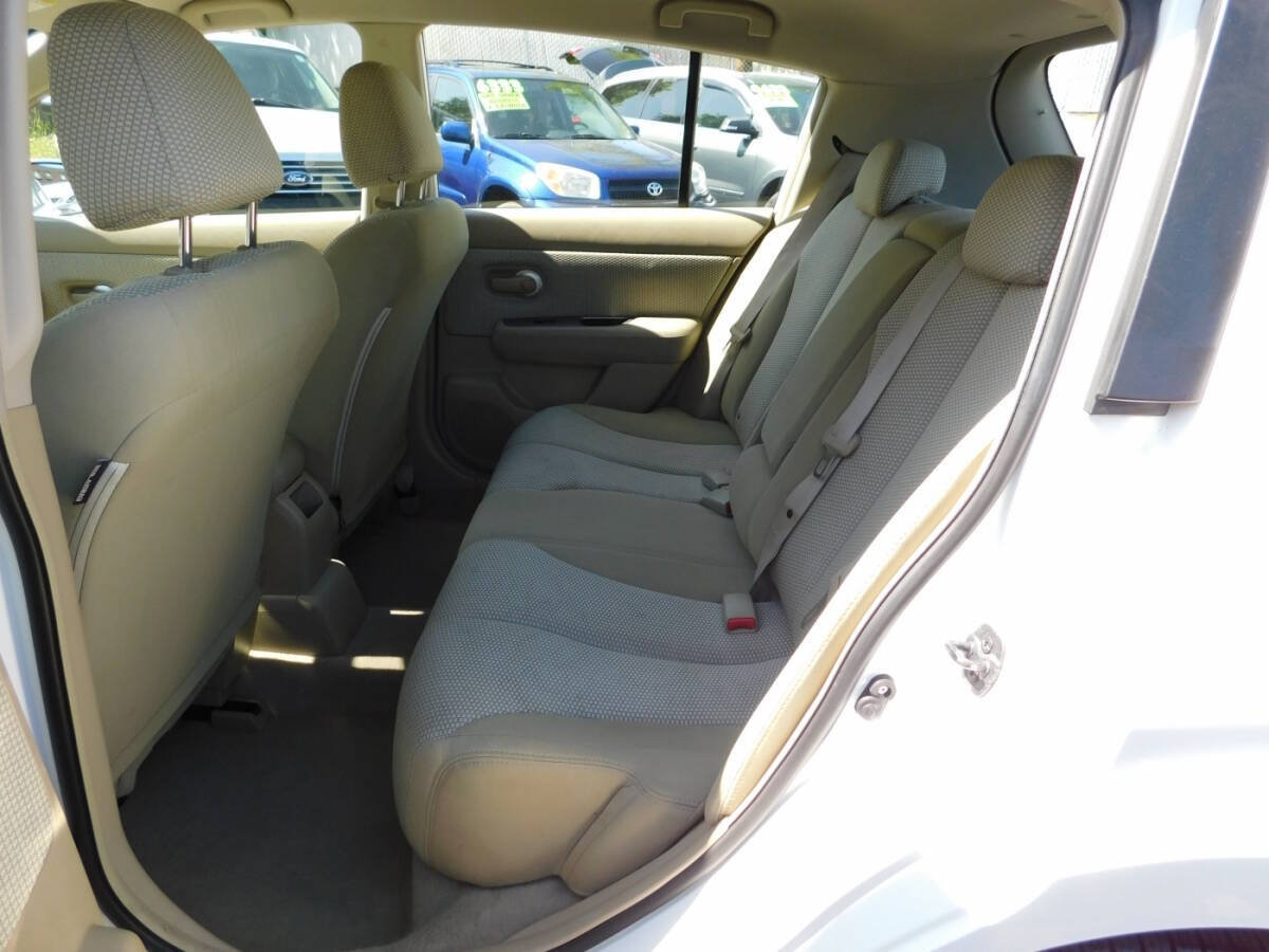 Used 2008 Nissan Versa Hatchback w/ Convenience Pkg FWD image 5