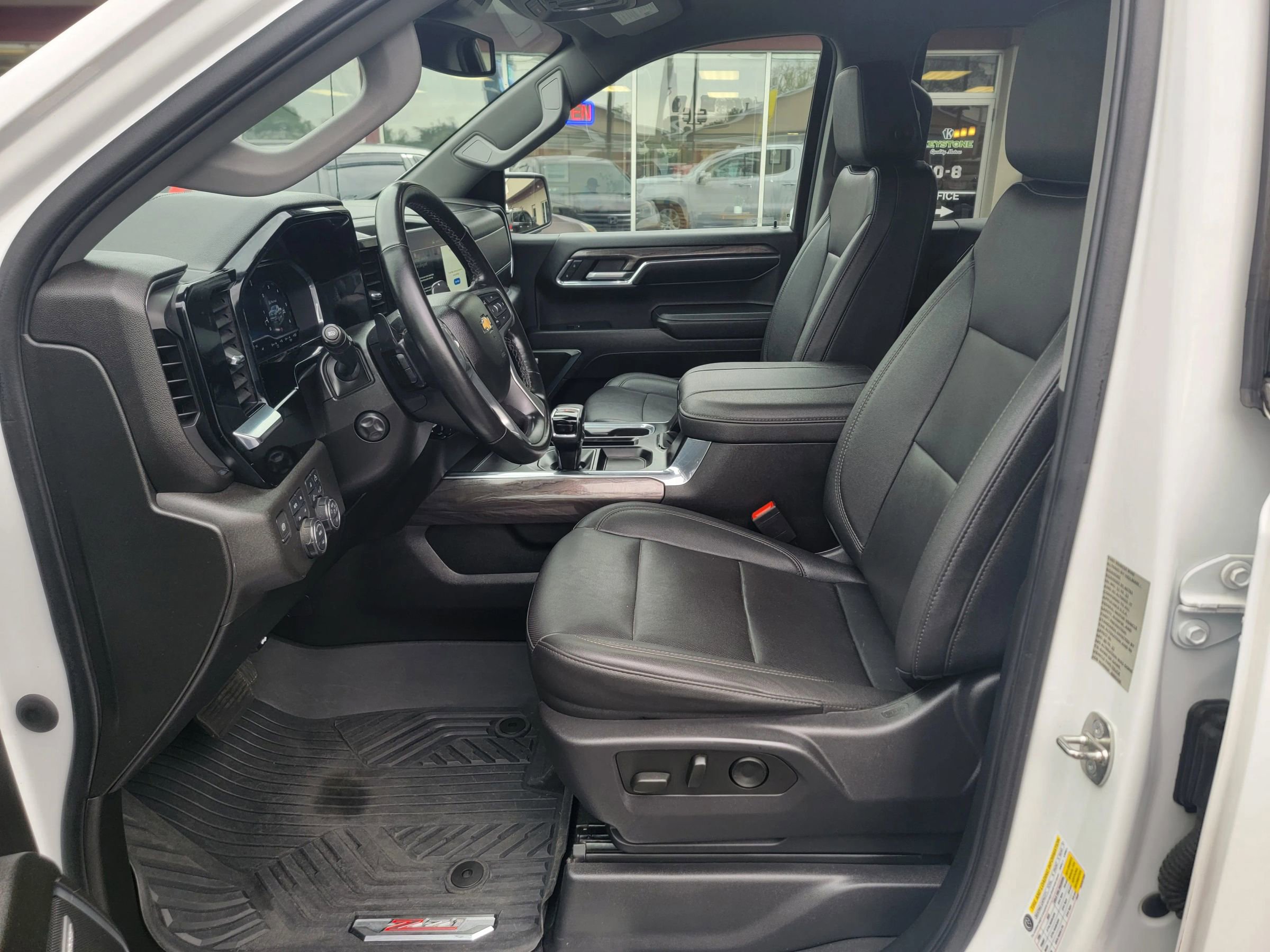 Used 2024 Chevrolet Silverado 1500 LTZ AWD/4WD image 10
