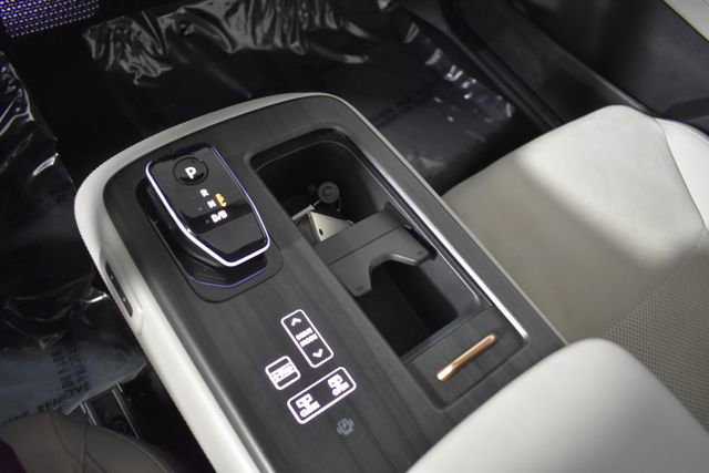 Used 2024 Nissan Ariya AWD image 26