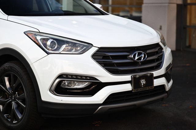 Used 2017 Hyundai Santa Fe Sport FWD image 2