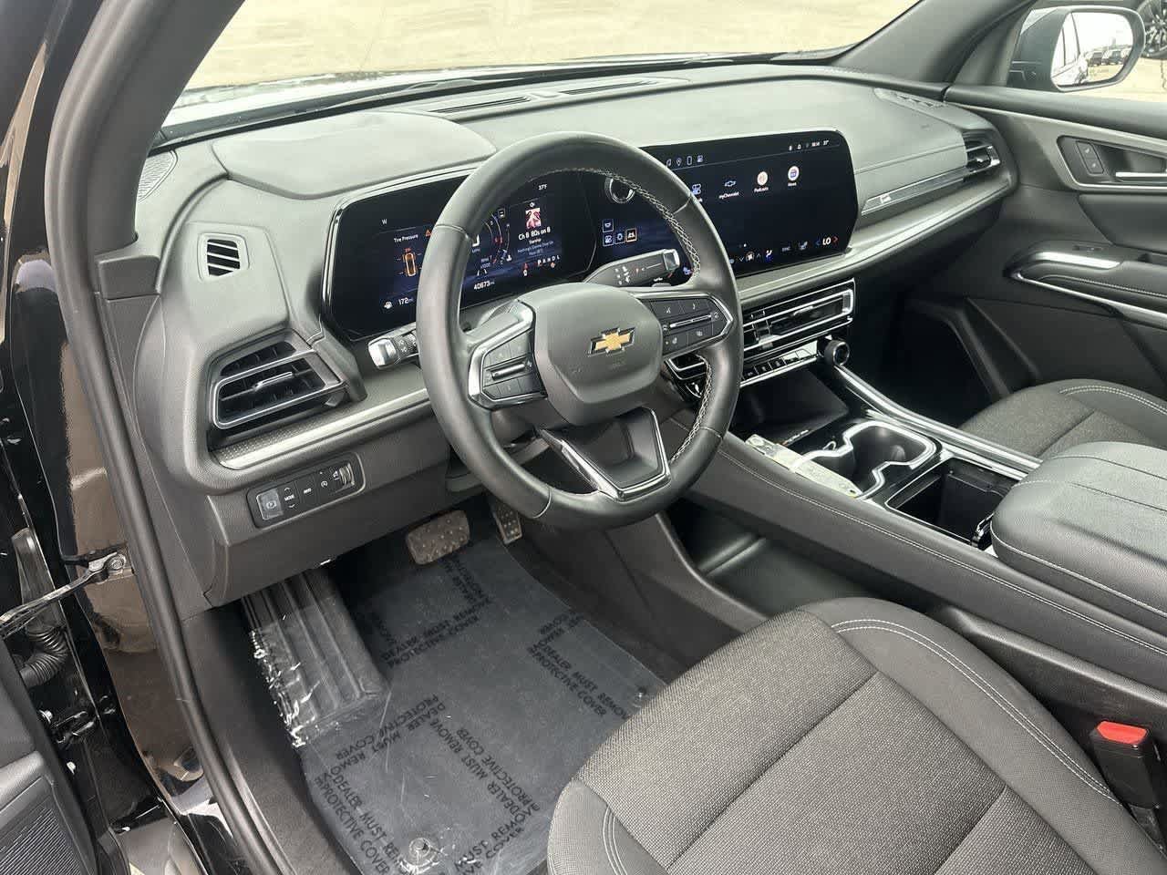 Used 2024 Chevrolet Traverse LT AWD/4WD image 2