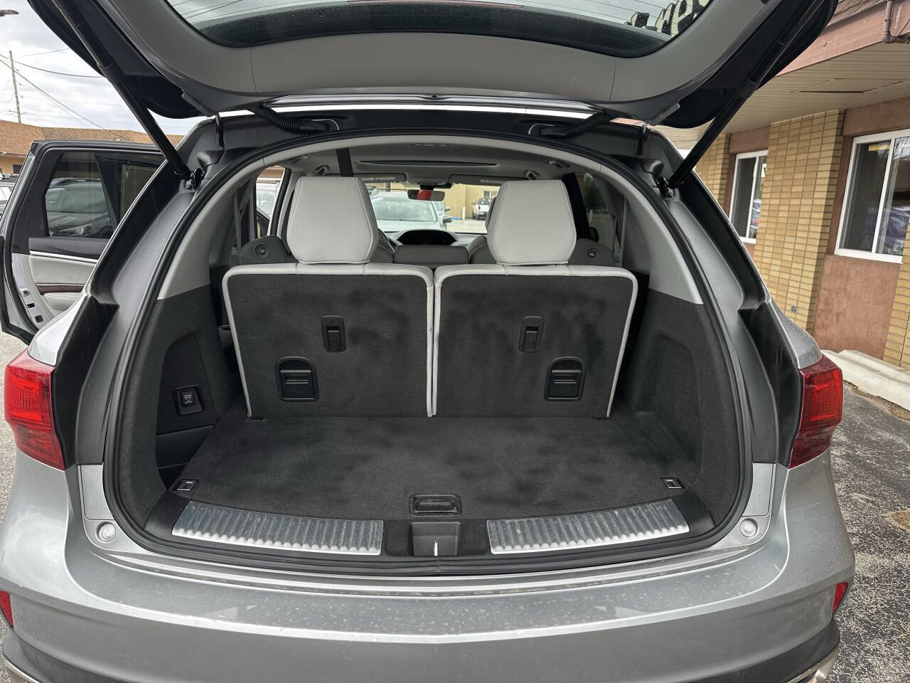 Used 2017 Acura MDX SH-AWD image 8