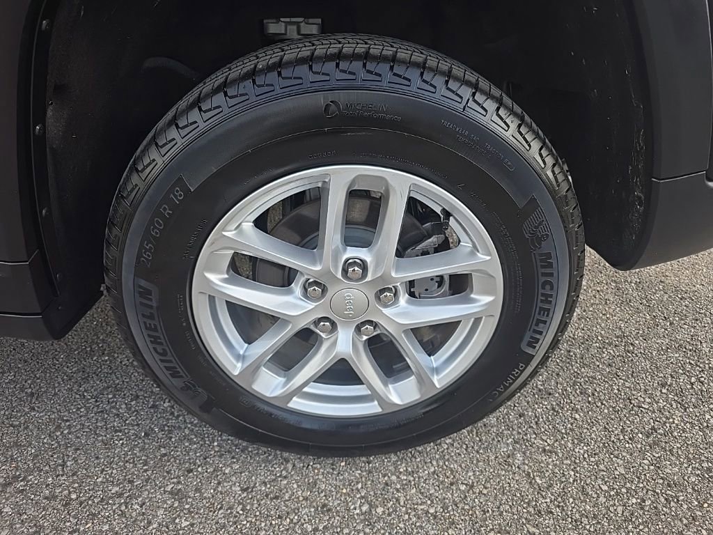 Used 2025 Jeep Grand Cherokee Laredo X w/ Luxury Tech Group I image 9