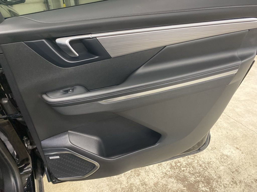 Used 2025 Buick Enclave Preferred image 8