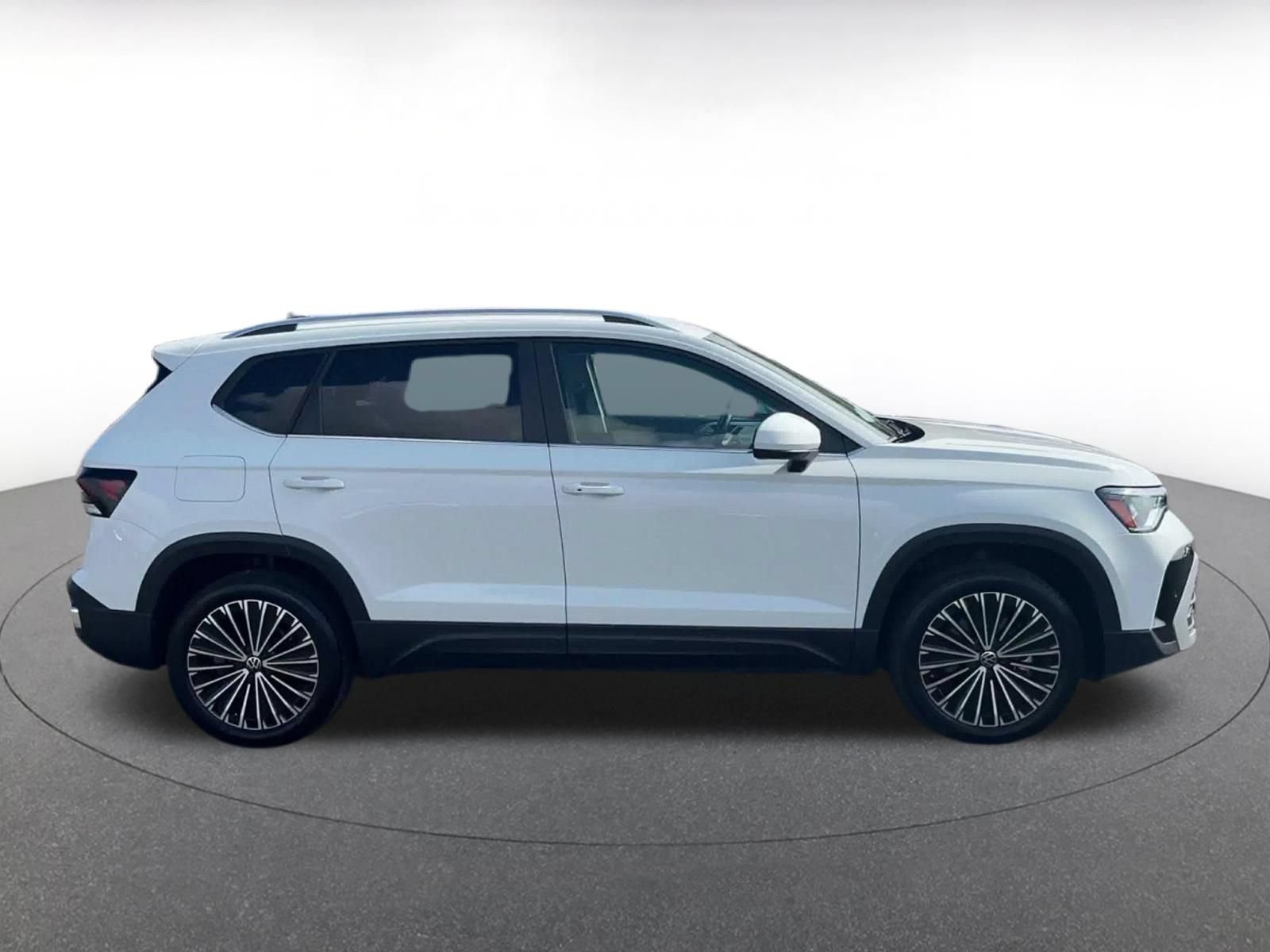 Used 2026 Volkswagen Taos SE FWD image 15