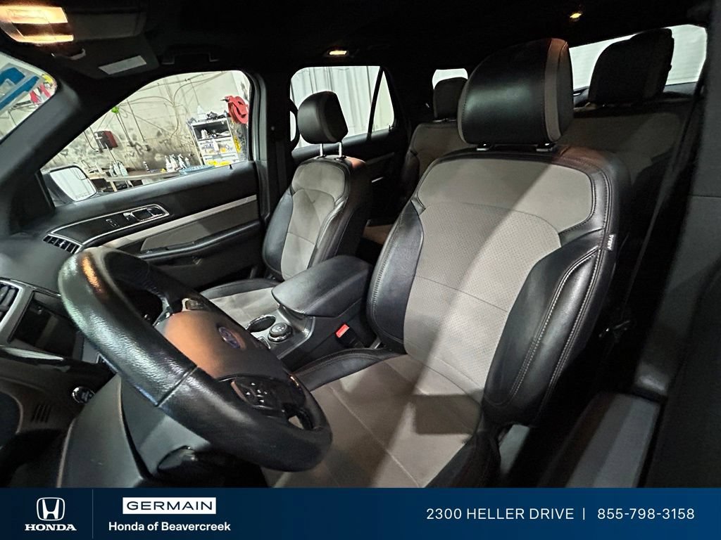 Used 2017 Ford Explorer XLT w/ Equipment Group 202A AWD/4WD image 26