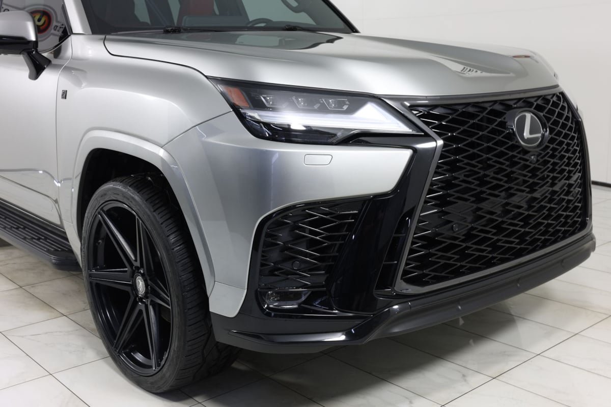 Used 2023 Lexus LX 600 F Sport w/ Accessory Package (Z1) AWD/4WD image 39