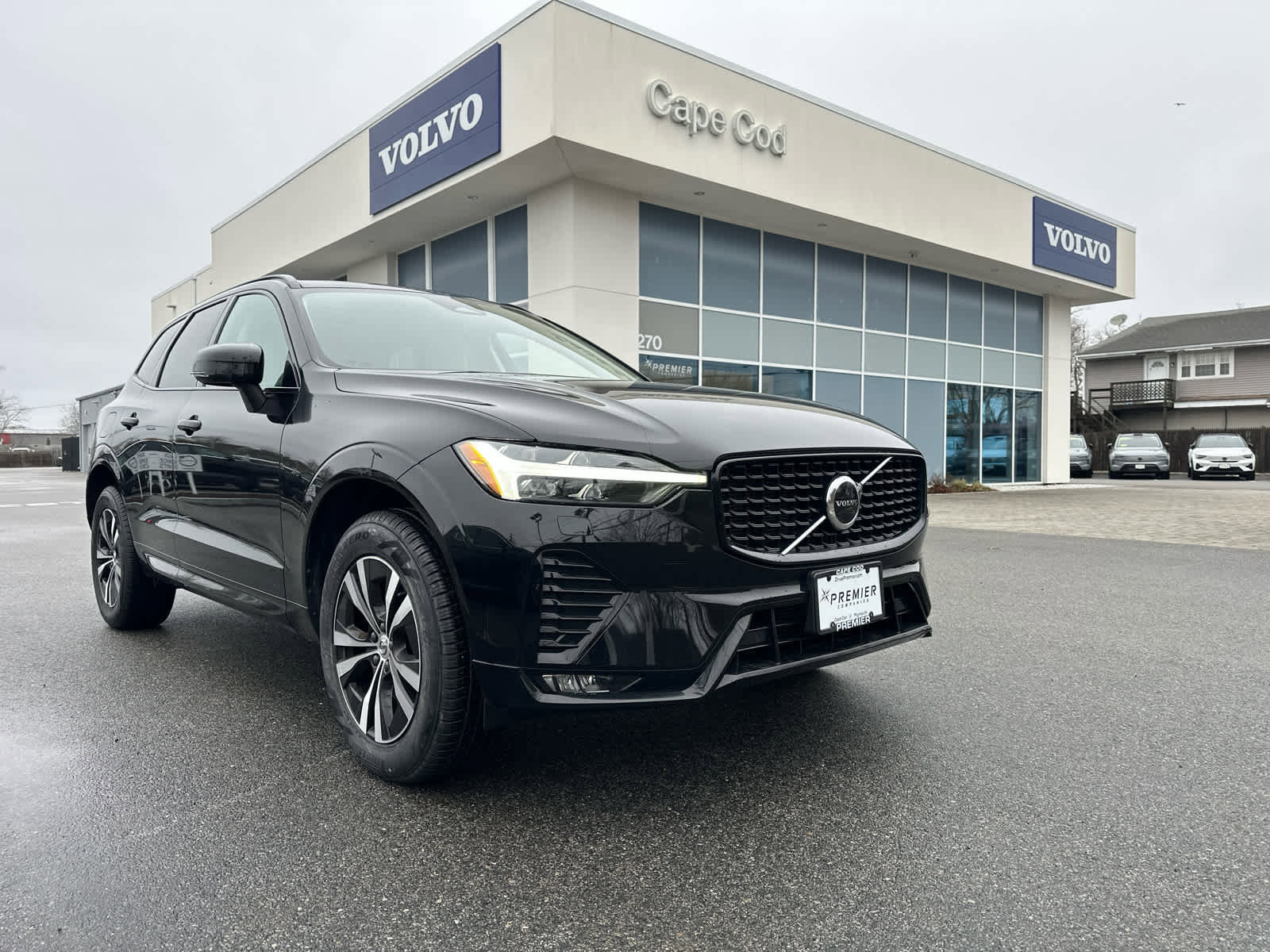 Used 2024 Volvo XC60 B5 Core w/ Climate Package image 2