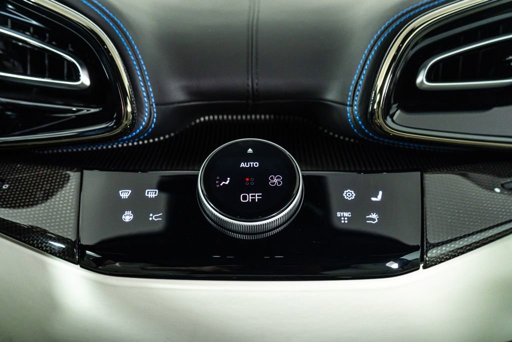 Certified 2025 Ferrari Purosangue Base image 31