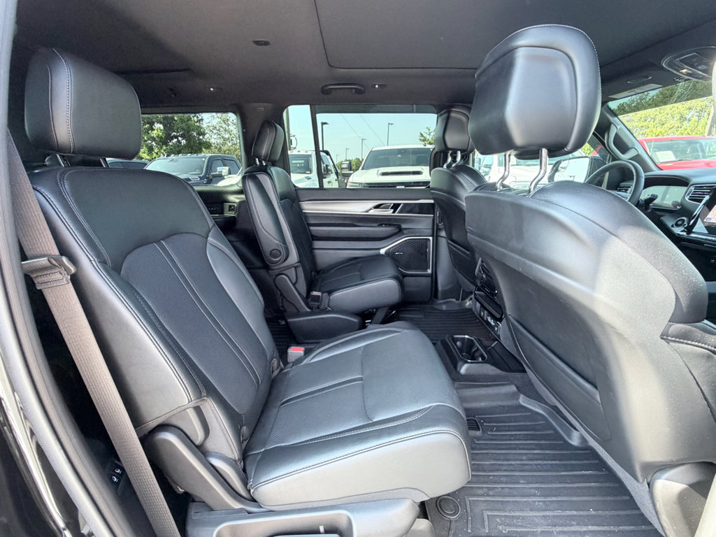 Used 2023 Jeep Wagoneer Series II RWD image 28
