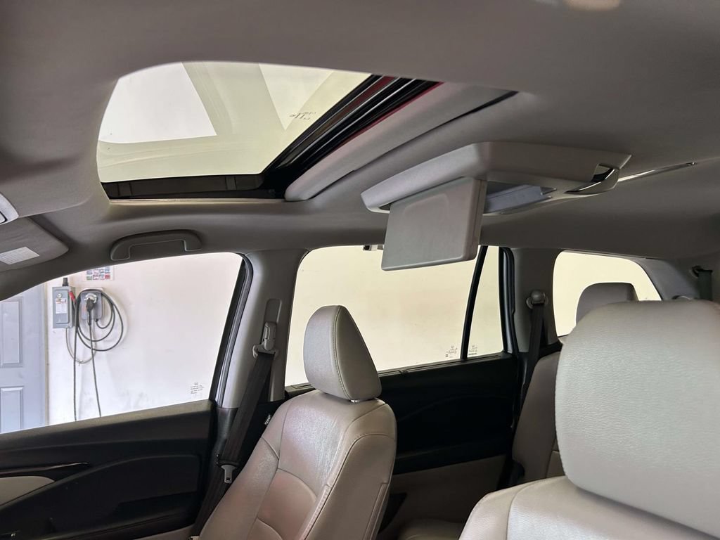 Used 2022 Honda Pilot Touring image 14