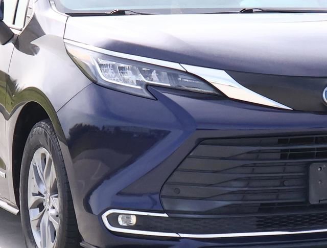 Used 2021 Toyota Sienna XLE image 7