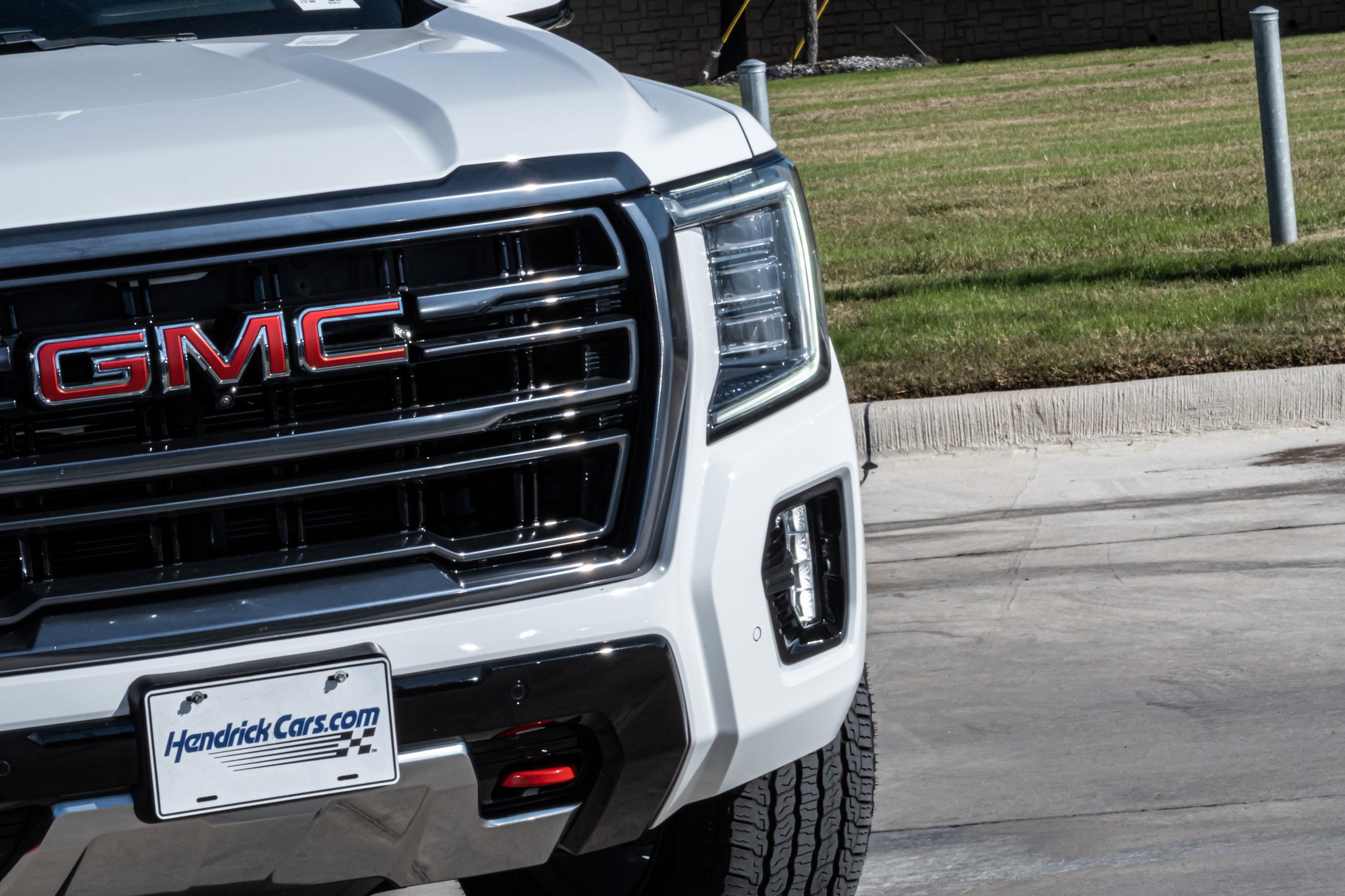 Used 2024 GMC Yukon AT4 w/ Technology Package image 7