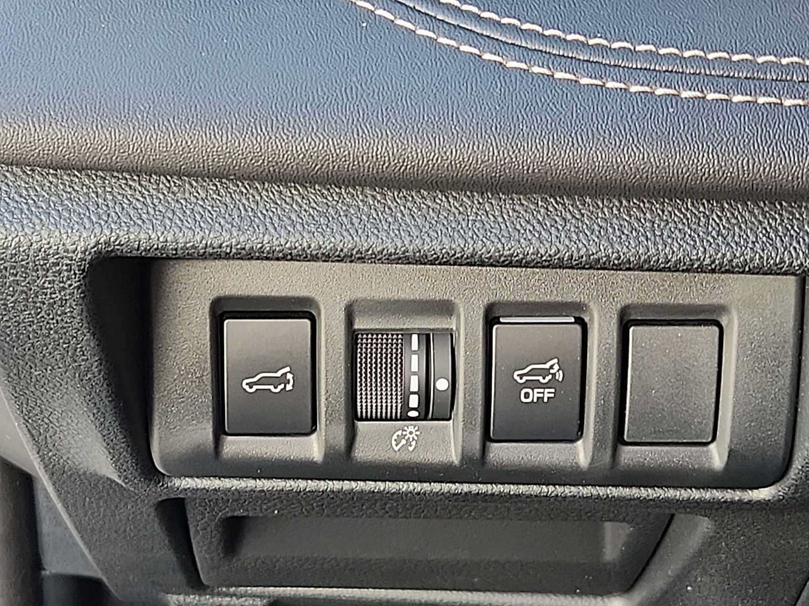 Used 2025 Subaru Outback Limited AWD/4WD image 25