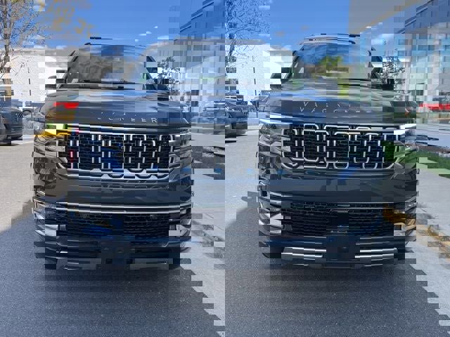 Used 2024 Jeep Wagoneer Series III w/ Premium Group I image 2