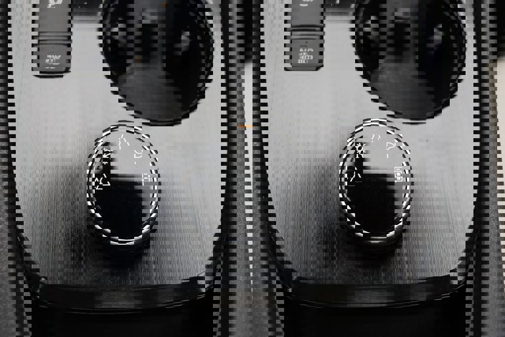 Used 2023 Nissan Rogue SV w/ SV Premium B Package image 25