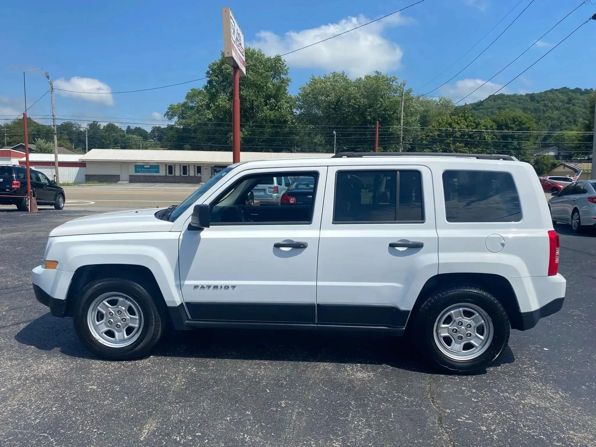 Used 2014 Jeep Patriot Sport FWD image 8
