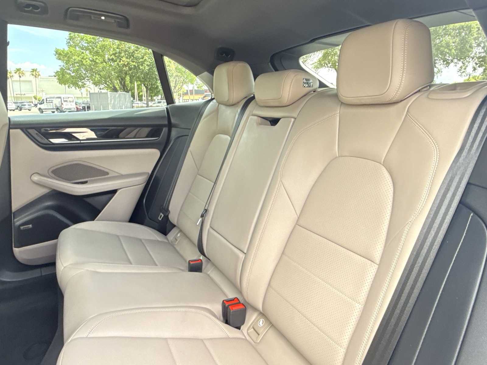 Used 2025 Porsche Macan Electric RWD image 22