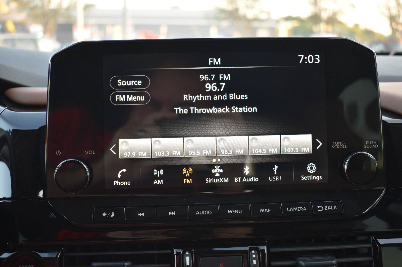 Used 2025 Nissan Pathfinder Platinum w/ Black Appearance Package FWD image 40