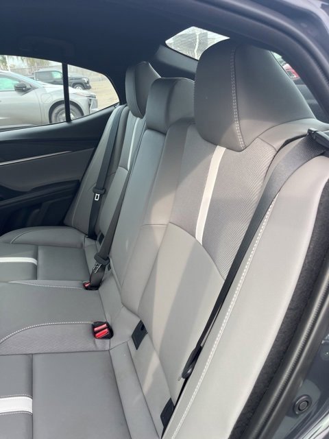 Used 2025 Toyota Camry XLE image 9