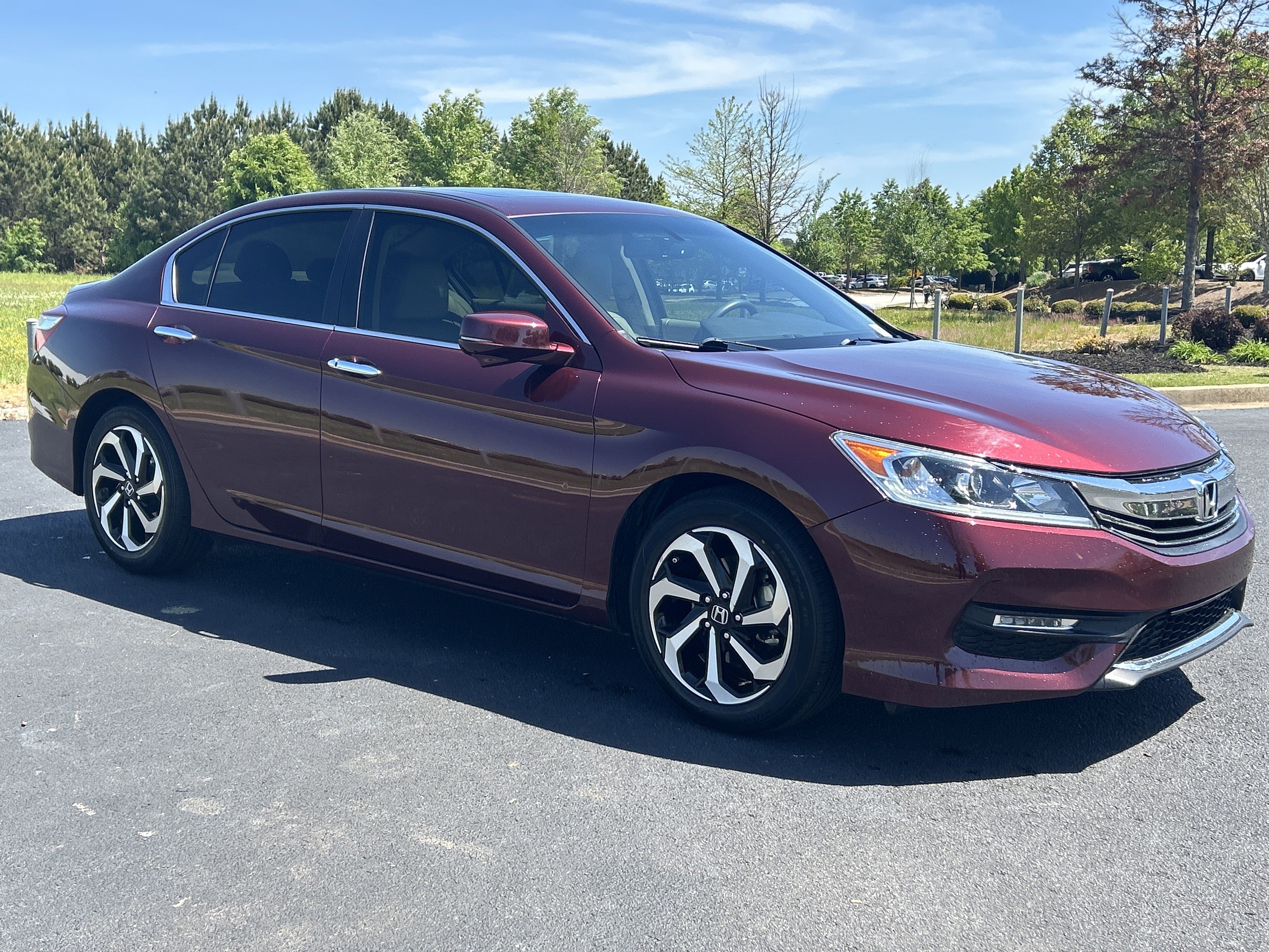 Used 2017 Honda Accord EX-L image 2