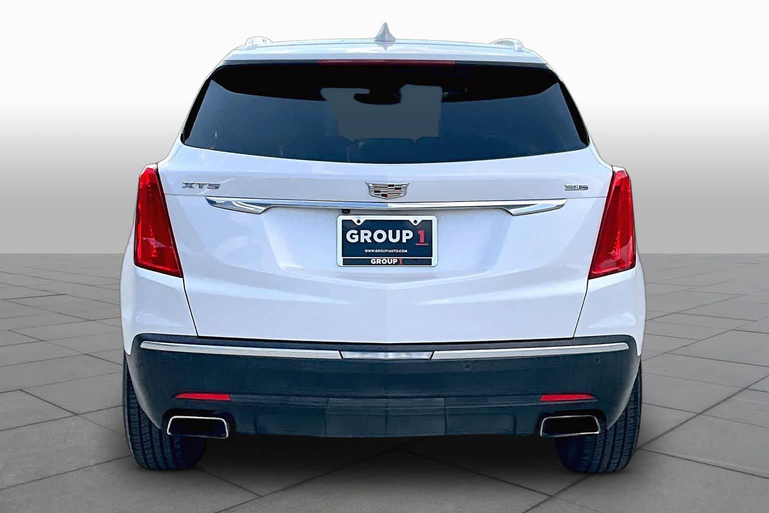 Used 2017 Cadillac XT5 Luxury w/ Driver Awareness Package FWD image 4